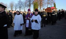 Bronislovas Lubys palaidotas Plungės kapinėse