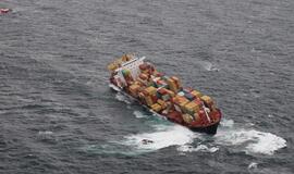 Prastas oras prie Naujosios Zelandijos krantų trikdo naftos išpumpavimo darbus iš avarijos ištikto tanklaivio