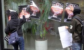 Studentai Milane užmėtė šiukšlėmis ir kiaušiniais "Goldman Sachs" būstinę, protestuodami prieš biudžeto karpymą