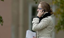 Tyrimas: kalbėjimas mobiliuoju telefonu nesukelia vėžio