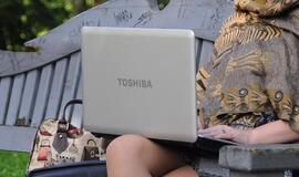 Daugybė žmonių daugiau laiko praleidžia internete, nei skiria miegui