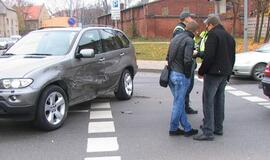 "Mercedes-Benz" ir BMW susidūrimas