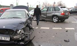 "Mercedes-Benz" ir BMW susidūrimas