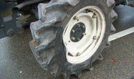 Traktoriaus ir BMW susidūrimas