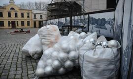 Miesto Kalėdų eglė jau montuojama