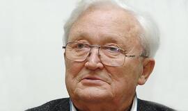 Prezidentė 80-ojo jubiliejaus proga pasveikino žurnalistą Algimantą Čekuolį