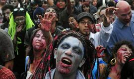 Tūkstančiai žmonių Meksikoje dalyvavo zombių parade