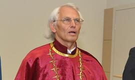 Vladas Žulkus mano, kad turi likti rektoriaus poste