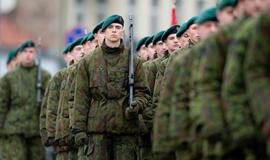 Daugiau negu pusė lietuvių mano, kad vyras turi būti tarnavęs kariuomenėje