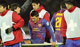 "FC Barcelona" puolėjui Davidui Villai lūžo koja