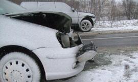 Sningant pasipylė avarijos