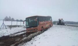 Sningant pasipylė avarijos