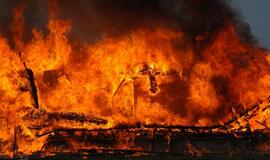 Agluonėnuose sudegė namas, įtariamas padegimas