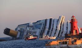 &quot;Costa Concordia&quot; kapitonas apkaltintas pabėgimu iš laivo