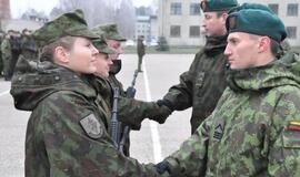 Lietuvos kariuomenėje tarnaujančios moterys griauna stereotipus