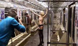 Minsko metro vagone - erotinė fotosesija