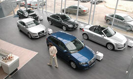 Naujų automobilių pardavimai Europoje krenta ketvirtus metus iš eilės