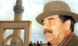 Sulaikytas britas, mėginęs parduoti bronzinį Saddamo Husseino užpakalį