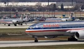 "American Airlines" atleis 13 tūkst. darbuotojų