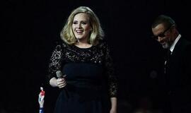 Atsiimdama apdovanojimą "Brit Awards“ ceremonijoje Adele parodė nepadorų gestą