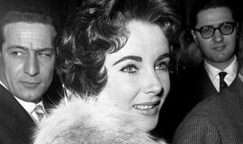 Aukcione pakloti milijonai už Elizabeth Taylor meno vertybes