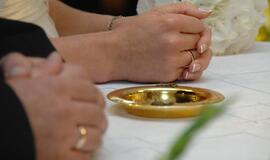 Bažnyčioje sudarytą santuoką civilinės metrikacijos skyriuose registruoti privalės dvasininkai, o ne jaunavedžiai
