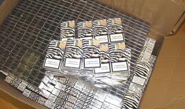 Kartu su cigarečių gabentojais nuteistas ir pareigūnas