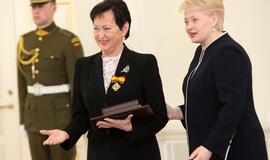 Prezidentė įteikė valstybės apdovanojimus