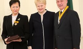 Prezidentė įteikė valstybės apdovanojimus