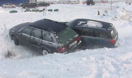 Penktadienį nesiliaujančios avarijos