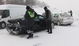 Penktadienį nesiliaujančios avarijos