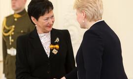Prezidentė įteikė valstybės apdovanojimus