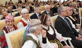 Prezidentė įteikė valstybės apdovanojimus