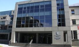 Anonimas pagrasino susprogdinti Kauno apygardos teismą, evakuoti žmonės