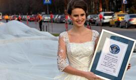 Gineso rekordas: vestuvinės suknelės šleifas siekia 2,8 km