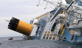 Iš laivo "Costa Concordia" ištraukti penkių aukų kūnai