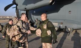 Kariuomenės vadas lanko Afganistane tarnaujančius karius