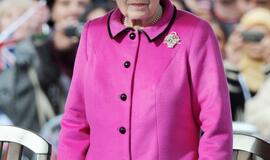 Karalienė Elžbieta II 60-ųjų įžengimo į sostą metinių proga pradėjo kelionę po savo karalystę.