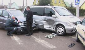 Skolintu mikroautobusu sudaužė naują pirkinį