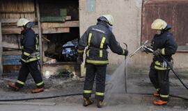 Klaipėdoje degė apleistas pastatas