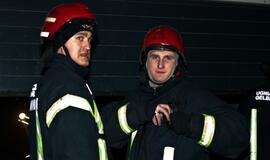 Požeminėje stovėjimo aikštelėje liepsnojo automobilis