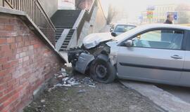 Merginai šventinę nuotaiką sugadino BMW