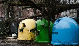 Stiprus vėjas vartė medžius