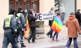 Kovo 11-ajai skirtų eitynių dalyviams kelią pastojo provokatoriai