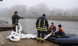 Danės upėje -  naftos dėmės