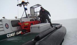 Trys vyrai neteisėtai kirto sieną marių ledu