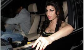 Visas velionės Amy Winehouse turtas atiteks dainininkės tėvams