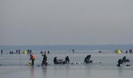 Visi Kuršių mariose įstrigę žvejai išgelbėti