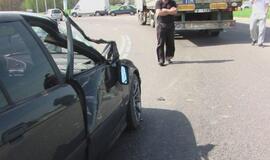 BMW ir sunkvežimio avarija sudarė spūstis