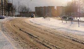 Eismo sąlygas šalies keliuose sunkina sniegas